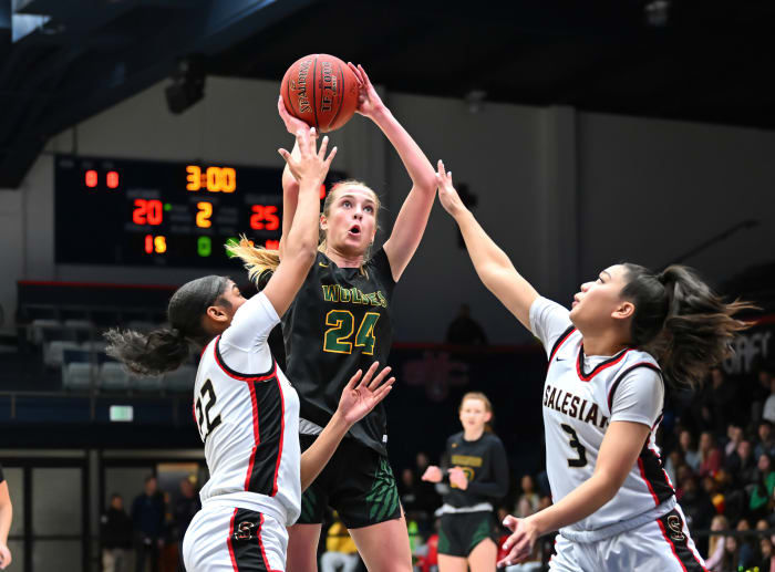 Avery Knapp (24), San Ramon Valley in the 2023 NCS Open Division game versus Salesian.